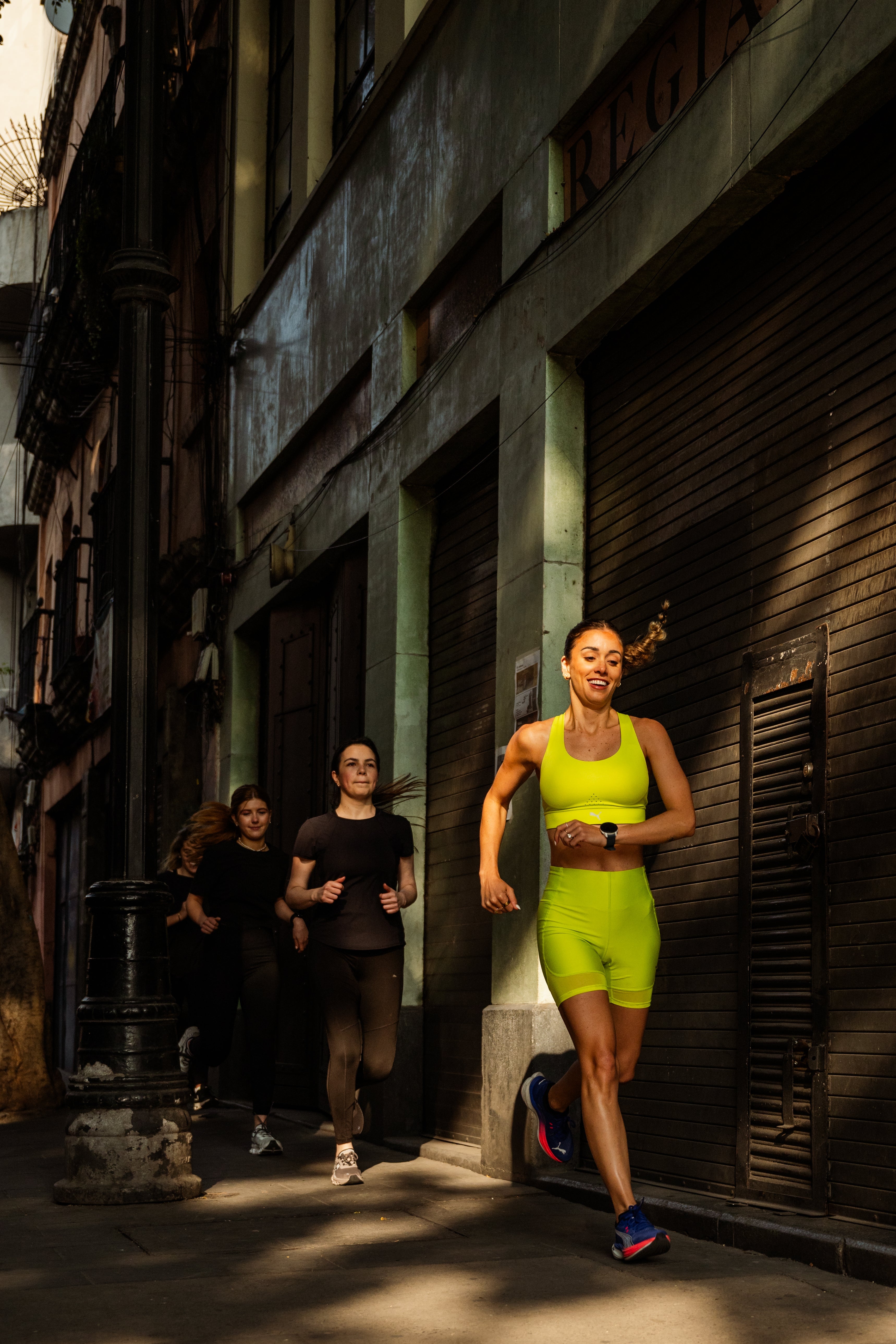Mon Gómez corriendo